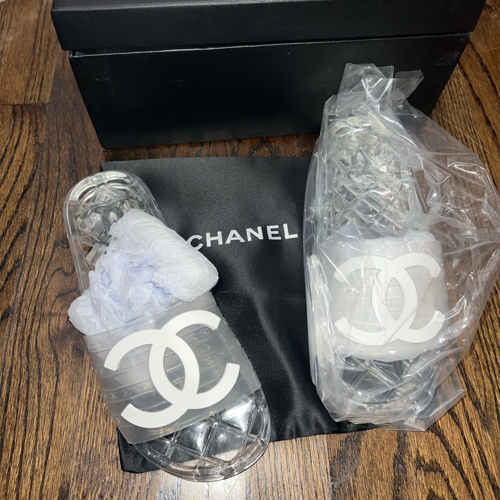 CHANEL JELLY SLIDES